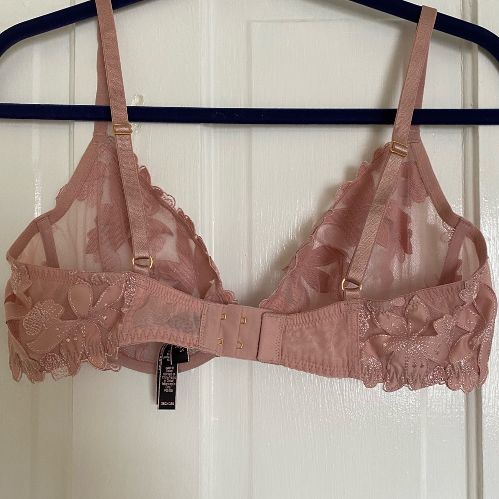 VS NWOT Balconette Bra - Picture 3 of 4
